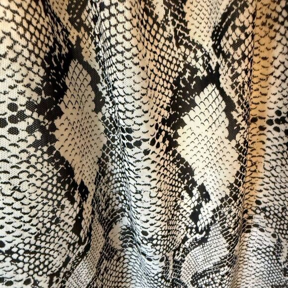 NEW Torrid Strapless Snakeskin Babydoll Top Size 1X NWT - Picture 7 of 16